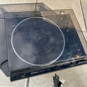 Vintage Pioneer PL-600 Stereo Turntable For Parts or Repair